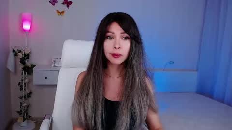 Wendi Foster online show from November 2025 06:32:01 PM