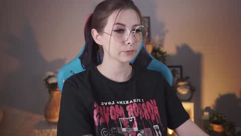 little girl who is always rightLisa online show from January 2025 02:03:02 AM