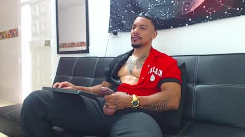 Wesley Rogger online show from November 2025 09:17:01 PM