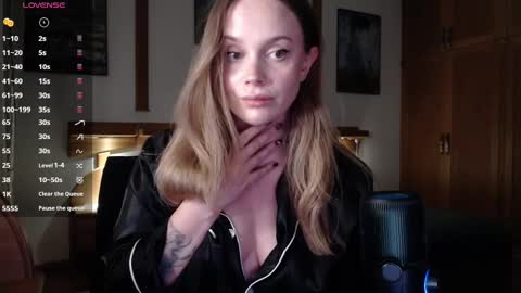 Lana online show from October 2025 06:06:01 PM