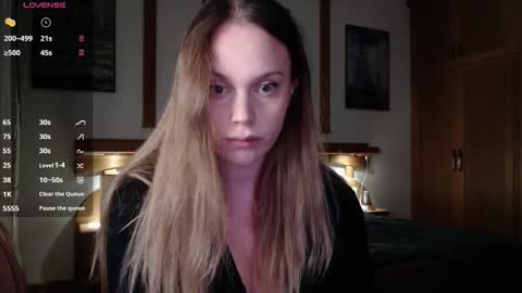Lana online show from October 2025 06:07:01 PM