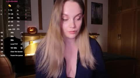 Lana online show from October 2025 07:36:02 PM