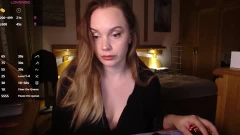 Lana online show from November 2025 09:15:02 PM