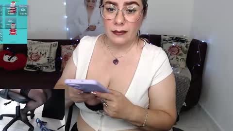 Snapshot of wet_liss chatting on December 2024 12:09:02 AM Diva online show from December 2024 12:09:02 AM