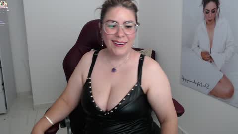 Snapshot of wet_liss chatting on December 2024 04:57:01 PM Diva online show from December 2024 04:57:01 PM