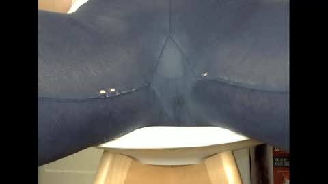 wet_pants2022 online show from February 2025 12:51:02 AM