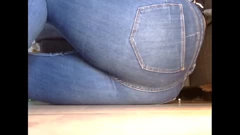 wet_pants2022 online show from March 2025 04:46:02 PM