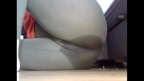 wet_pants2022 online show from March 2025 03:20:02 PM