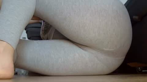 wet_pants2022 online show from October 2025 01:29:01 PM