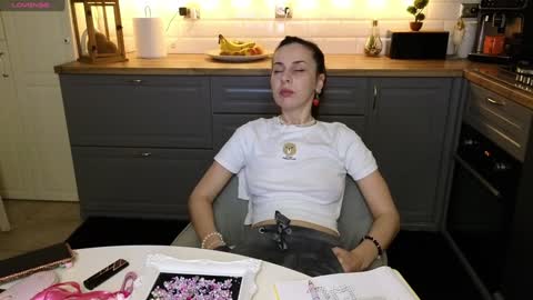 Snapshot of whats_her_name chatting on January 2025 05:12:02 PM Victoria Maria online show from January 2025 05:12:02 PM