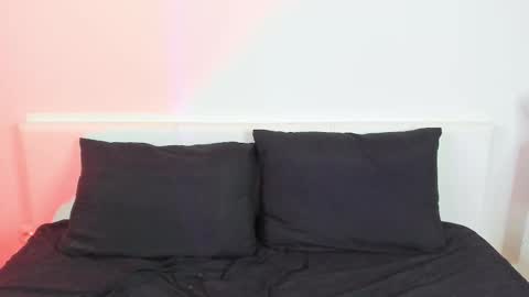 Snapshot of white_do11 chatting on October 2025 01:35:01 AM Bella online show from October 2025 01:35:01 AM