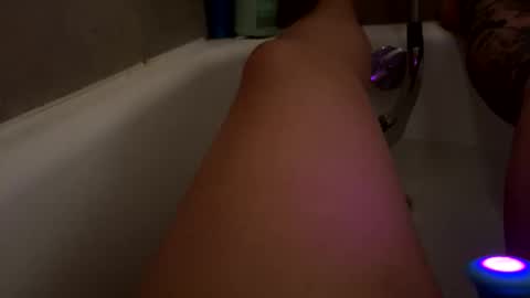 Whitegirl online show from April 2026 05:01:02 PM