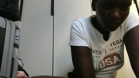 whitenightandqueen online show from June 2026 01:49:01 AM