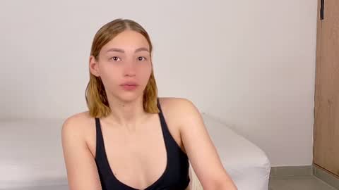 Snapshot of whitesun_01 chatting on June 2026 01:42:02 PM WhiteSun online show from June 2026 01:42:02 PM