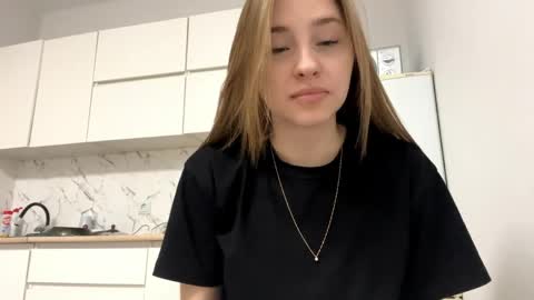 Snapshot of whitneyehlers chatting on March 2026 09:25:01 PM Vicky online show from March 2026 09:25:01 PM