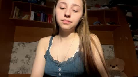 Snapshot of whitneyehlers chatting on April 2026 09:45:02 PM Vicky online show from April 2026 09:45:02 PM