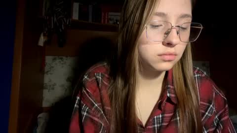 Snapshot of whitneyehlers chatting on April 2026 08:25:02 PM Vicky online show from April 2026 08:25:02 PM