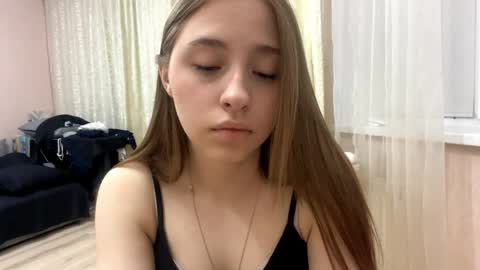 Snapshot of whitneyehlers chatting on April 2026 09:10:02 PM Vicky online show from April 2026 09:10:02 PM