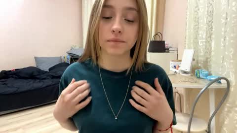 Snapshot of whitneyehlers chatting on April 2026 07:32:01 PM Vicky online show from April 2026 07:32:01 PM