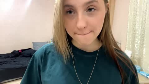 Snapshot of whitneyehlers chatting on April 2026 07:58:02 PM Vicky online show from April 2026 07:58:02 PM