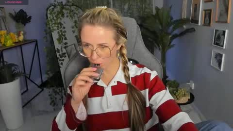 whitneypunnch online show from April 2026 03:04:02 PM