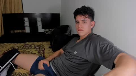 whos_he online show from December 2025 10:16:02 PM