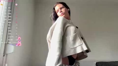 Mia online show from March 2026 03:05:02 PM