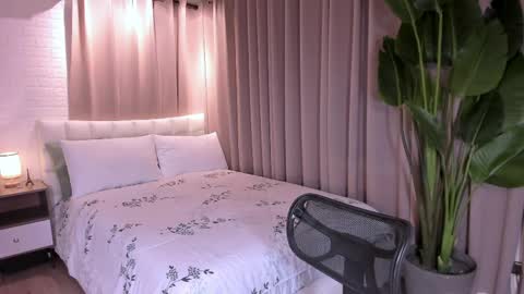 BELLA online show from April 2026 09:39:33 PM