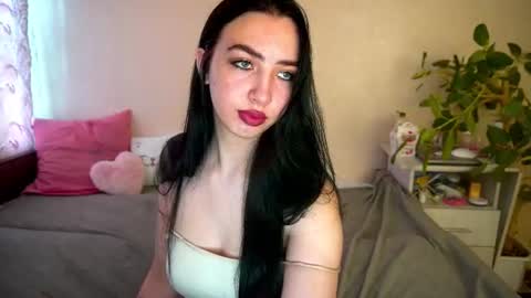 Snapshot of wildkittenx_ chatting on July 2026 04:40:01 AM Alena online show from July 2026 04:40:01 AM