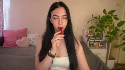 Snapshot of wildkittenx_ chatting on July 2026 05:03:02 AM Alena online show from July 2026 05:03:02 AM