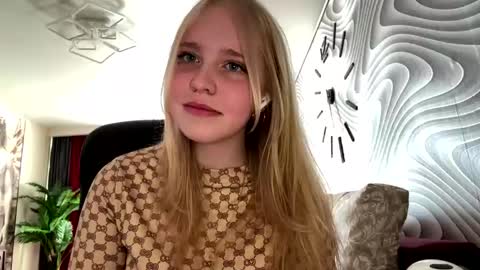 Anny online show from May 2026 01:18:01 PM