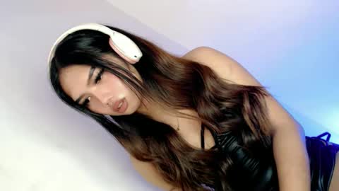 LE XI online show from December 2025 05:01:01 AM