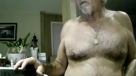 Snapshot of winedog2020 chatting on June 2026 12:56:02 AM Gundja Man online show from June 2026 12:56:02 AM