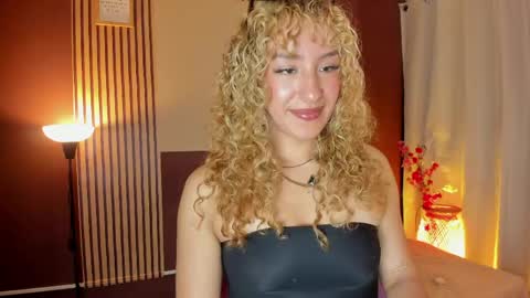 Snapshot of wini_fer chatting on May 2026 02:45:01 PM Wini Fer online show from May 2026 02:45:01 PM