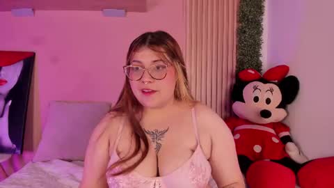 Snapshot of winnie_mya chatting on June 2026 05:12:01 AM Winnie online show from June 2026 05:12:01 AM