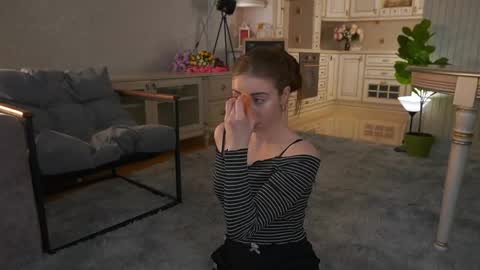 Snapshot of winnieriedesel chatting on April 2026 03:20:02 AM Lillian online show from April 2026 03:20:02 AM