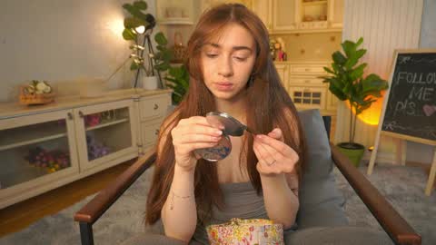 Snapshot of winnieriedesel chatting on April 2026 03:21:02 AM Lillian online show from April 2026 03:21:02 AM