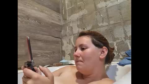 Snapshot of wisteriaqueen chatting on September 2025 04:42:01 PM Wisteria online show from September 2025 04:42:01 PM