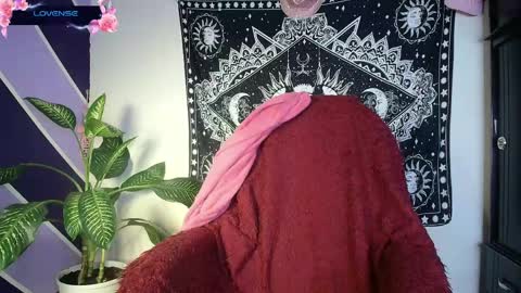 Snapshot of witch_divinne chatting on April 2026 07:52:01 PM ig WitchDivinne online show from April 2026 07:52:01 PM