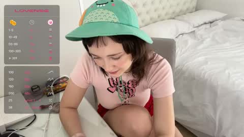 Snapshot of witches_curves chatting on January 2025 09:02:02 AM Nemo online show from January 2025 09:02:02 AM