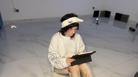 Snapshot of witches_curves chatting on March 2025 01:57:02 PM Nemo online show from March 2025 01:57:02 PM