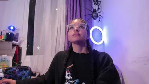     Luna Violeta  A r t i s t  online show from December 2024 05:12:01 AM