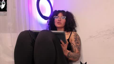     Luna Violeta  A r t i s t  online show from January 2025 01:53:01 AM