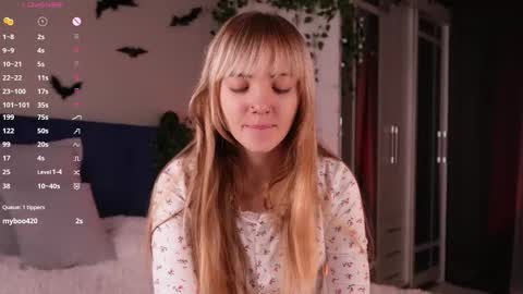 Hollis online show from November 2025 09:25:01 PM