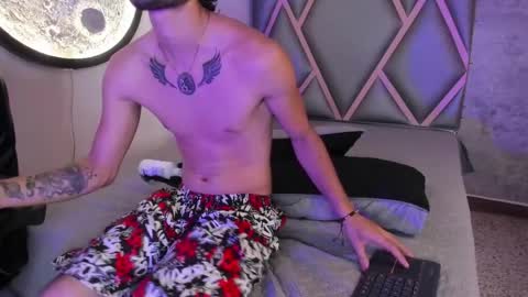 Snapshot of wolf_kitty0 chatting on April 2026 01:41:01 PM Nicolas Y Laura online show from April 2026 01:41:01 PM