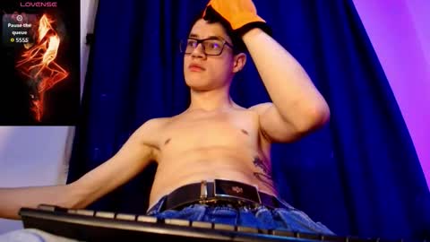  W O L F  online show from December 2025 11:37:01 AM