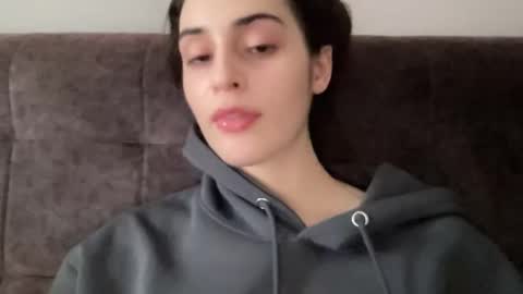 Stia online show from September 2025 04:49:01 AM