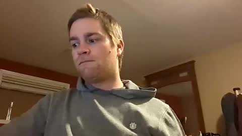 Snapshot of woodeee77 chatting on March 2025 05:28:01 AM woodeee77 online show from March 2025 05:28:01 AM