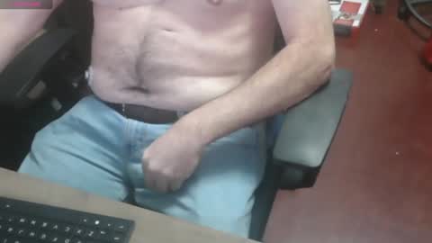 Snapshot of woodworker6473 chatting on December 2024 11:45:02 PM woodworker6473 online show from December 2024 11:45:02 PM