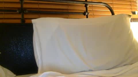 woof_wolf37 online show from February 2026 03:00:02 AM